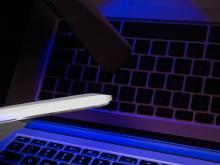 UVC light wand - ultraviolet light kills the covid-19 virus